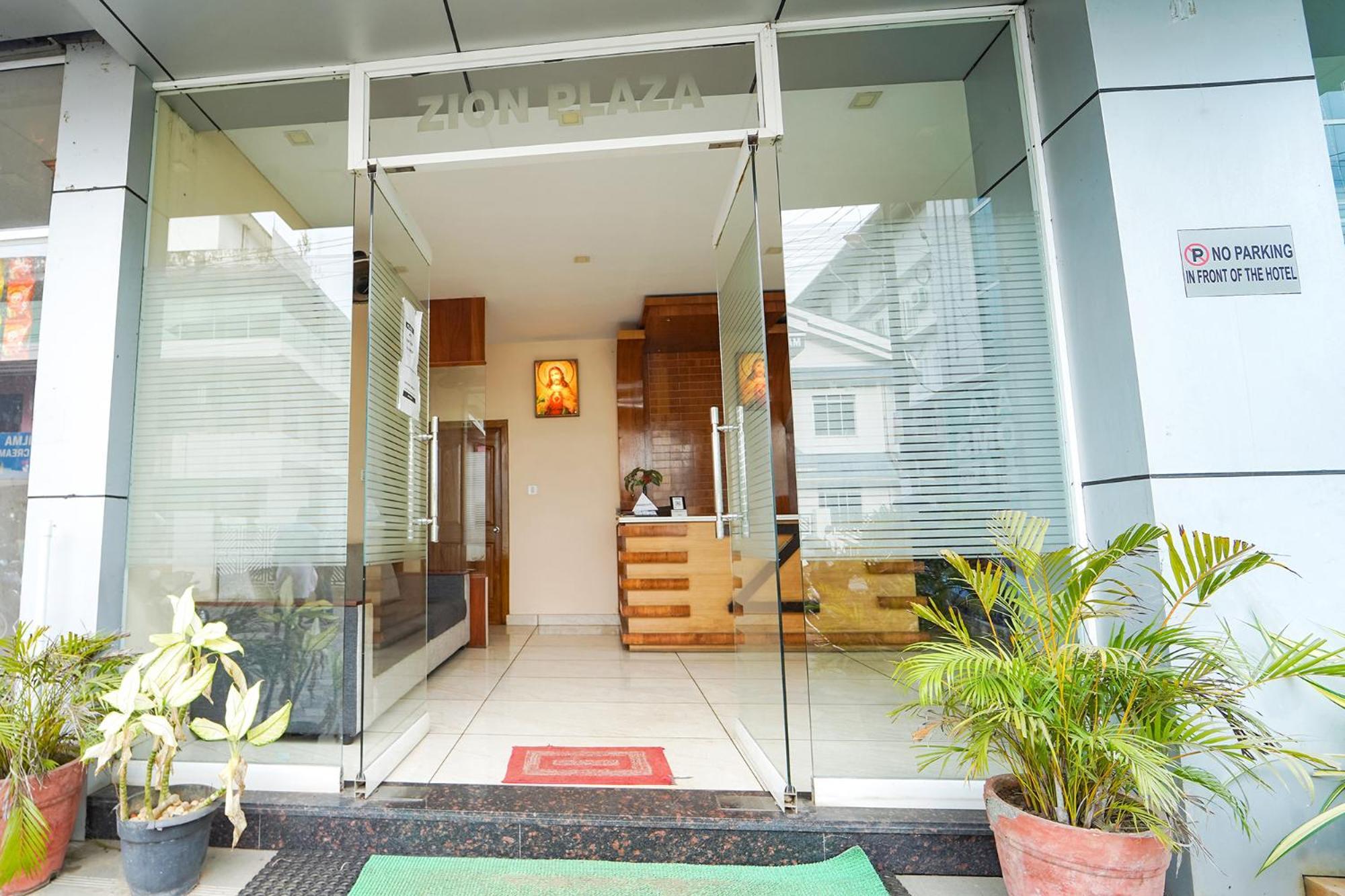 Hotel Zion Plaza Nedumbassery Esterno foto